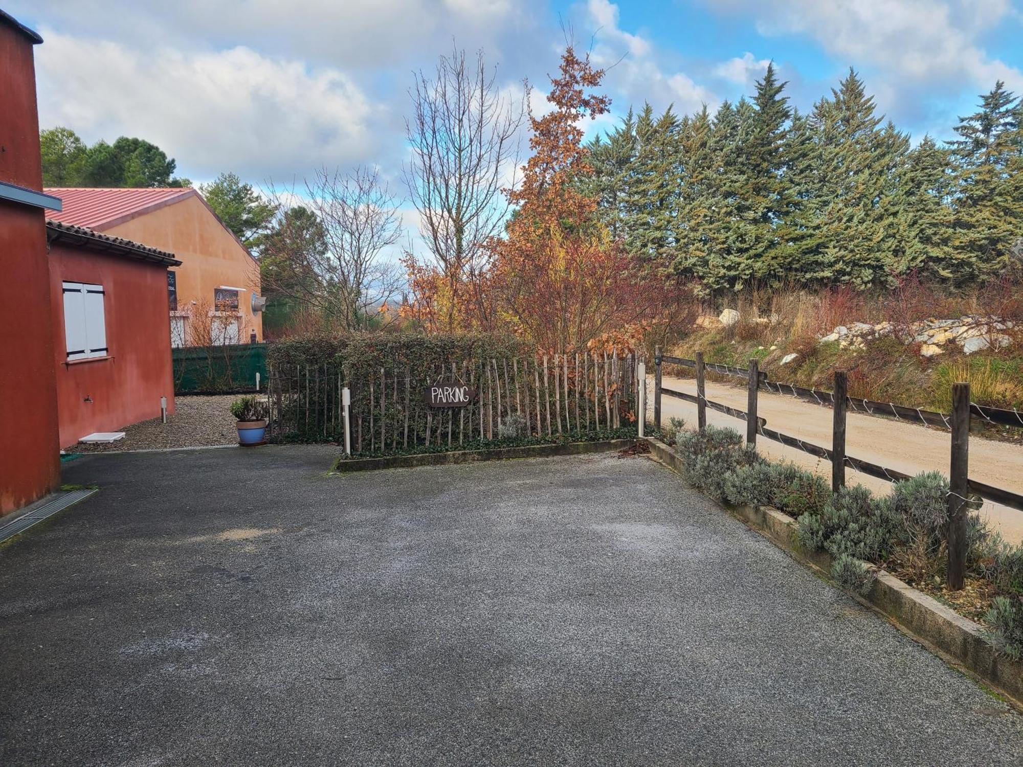 Gite Les Esparrus Villecroze Bagian luar foto