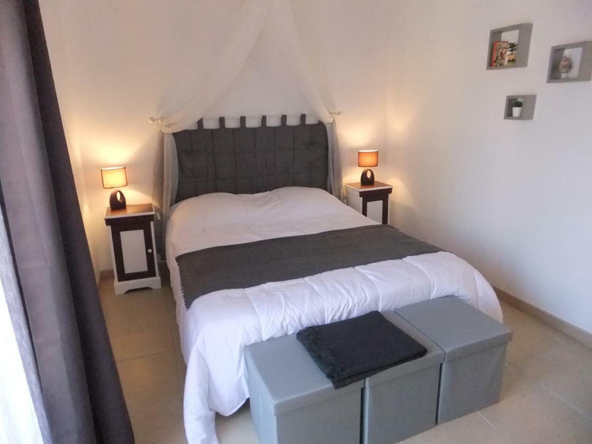 Gite Les Esparrus Villecroze Bagian luar foto