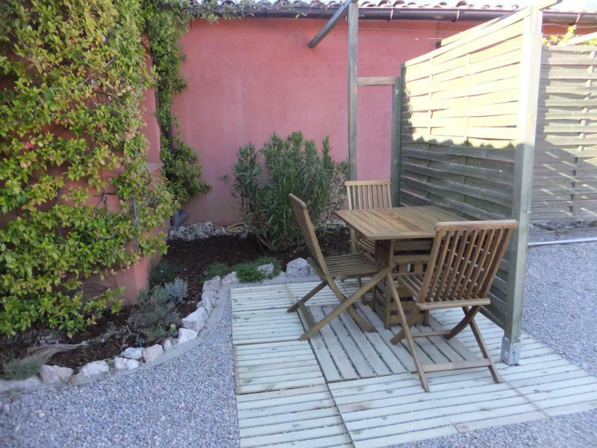 Gite Les Esparrus Villecroze Bagian luar foto